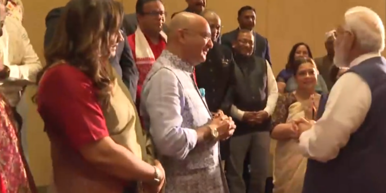 मिस्र: प्रधानमंत्री नरेंद्र मोदी ने काहिरा में भारतीय मूल के नागरिकों से मुलाकात की