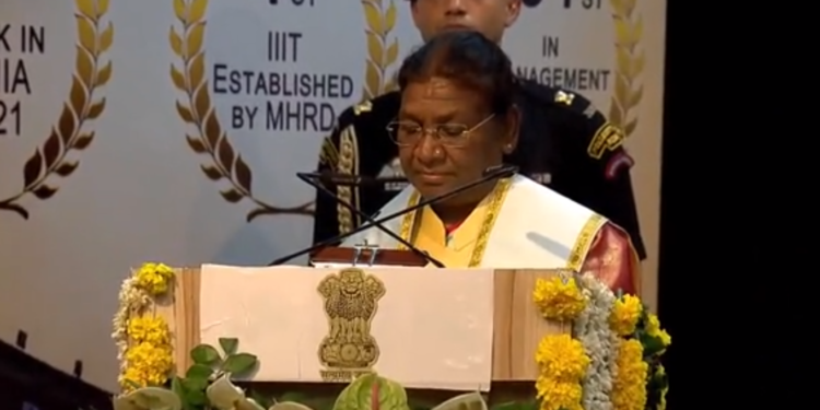 किसी भी नौकरी से वित्तीय लाभ महत्वपूर्ण लेकिन संतुष्टि उससे भी अधिक महत्वपूर्ण : राष्ट्रपति