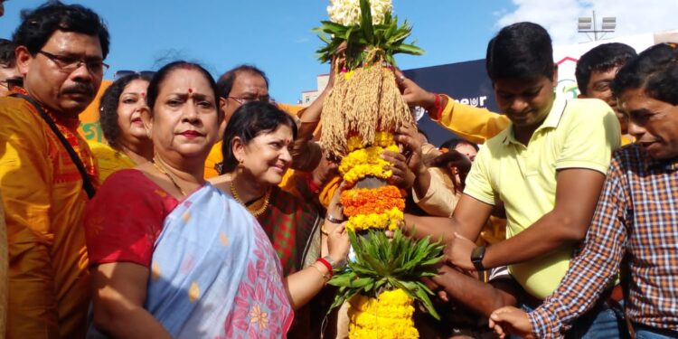 न्यू टाउन सर्बोजनिन दुर्गोत्सव समिति प्रस्तुत करता है ‘कोमल गांधार’