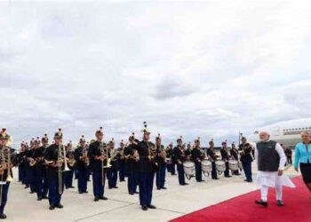 प्रधानमंत्री फ्रांस गणराज्य के पेरिस पहुंचे