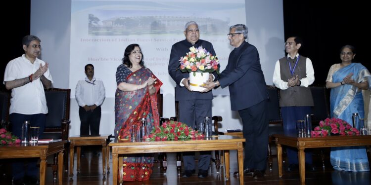 लोकतंत्र के मंदिर की प्रतिष्ठा बनाए रखने के लिए अनुशासन आवश्यक: उपराष्ट्रपति