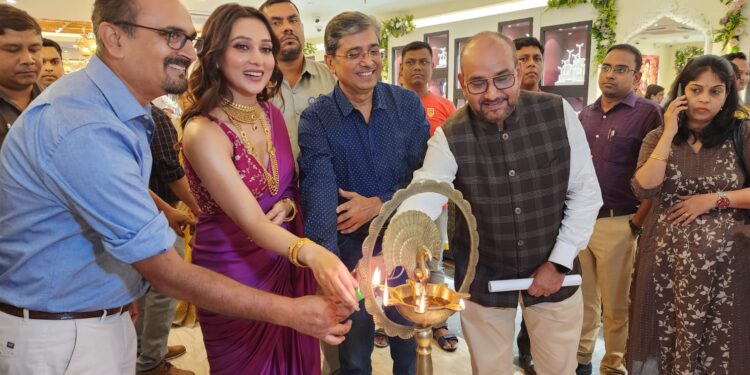 तनिष्क ने गरियाहाट, कोलकाता में अपना भव्य स्टोर फिर से किया लॉन्च