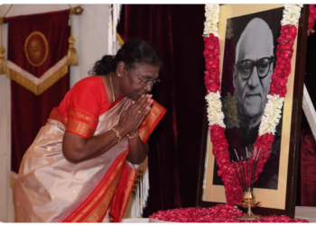 राष्ट्रपति ने पूर्व राष्ट्रपति श्री वी.वी. गिरि को उनकी जयंती पर की पुष्पांजलि अर्पित