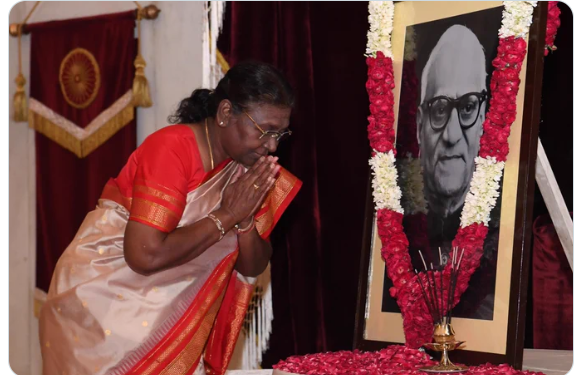 राष्ट्रपति ने पूर्व राष्ट्रपति श्री वी.वी. गिरि को उनकी जयंती पर की पुष्पांजलि अर्पित