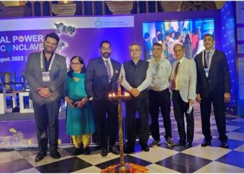 सभी बिजली विभाग, यूटिलिटीज, उद्योगों को मिलकर काम करना होगा : आरएन स‍िंह