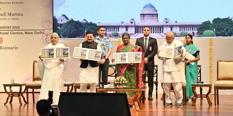 राष्ट्रपति ने ब्रह्माकुमारीज़ की पूर्व प्रमुख दादी प्रकाशमणि की स्मृति में जारी किया डाक टिकट
