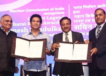 भारत रत्न सचिन ने चुनाव आयोग के राष्ट्रीय आइकन के रूप में अपनी पारी की शुरू  