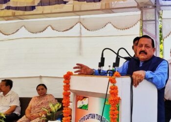 डॉ. जितेंद्र सिंह ने उधमपुर रेलवे स्टेशन का नाम बदलकर शहीद कैप्टन तुषार महाजन (एमसीटीएम) रेलवे स्टेशन किए जाने का किया अनावरण