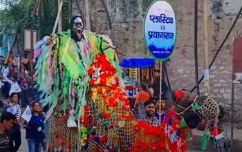 ऊंट पर निकली प्लास्टिक रूपी दानव की सवारी, प्लास्टिक को मिली अनोखी विदाई