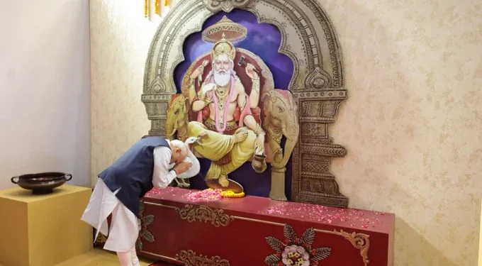 प्रधानमंत्री ने विश्वकर्मा जयंती के अवसर पर भगवान विश्वकर्मा को नमन किया