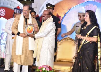 राजभवन कोलकाता,  ने स्थापित किये दुर्गा भारत पुरस्कार, संगीत के दिग्गज पंडित अजॉय चक्रवर्ती, शांतिनिकेतन विश्वभारती, चंद्रयान टीम, गार्डन रीच टीम को किया गया सम्मानित