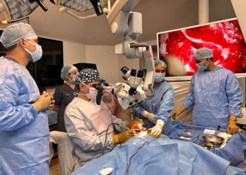 आर्मी हॉस्पिटल (आर एंड आर) ने पिछले 18 महीनों में मरीजों के दोनों कानों में एक साथ कॉक्लियर प्रतिरोपण के 50 ऑपरेशन कर इतिहास रचा