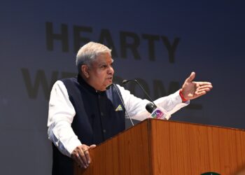 संवैधानिक पद पर बैठे व्यक्ति को बेवजह राजनीति में घसीटना ठीक नहीं : उपराष्ट्रपति