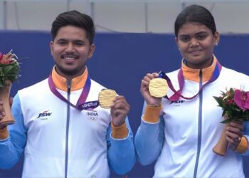 प्रधानमंत्री ने एशियाई खेल 2022 में तीरंदाजी मिश्रित टीम कंपाउंड स्पर्धा में ज्योति सुरेखा वेन्नम और ओजस को स्वर्ण पदक जीतने पर बधाई दी