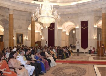 तेजी से बदलते भू-राजनीतिक माहौल में, हमें किसी भी प्रतिकूल स्थिति से निपटने के लिए अच्छी तरह तैयार रहने की जरूरत है: राष्ट्रपति मुर्मू