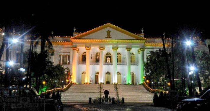 राज्यपाल डॉ सी वी आनंद बोस ने सर्वश्रेष्ठ दुर्गा पूजा पंडाल के लिए 5 लाख बेंगलियाना पुरस्कार की घोषणा की