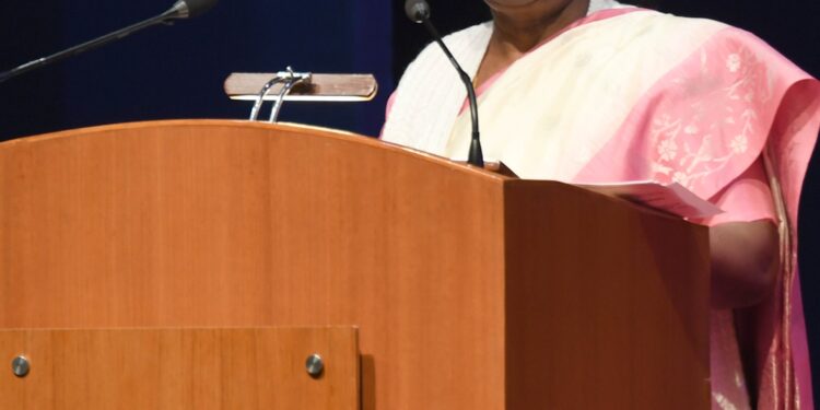 हमें अपने आप से यह पूछना चाहिए कि क्‍या देश का प्रत्‍येक नागरिक न्‍याय पाने की स्थिति में है : राष्ट्रपति