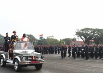 राष्ट्रपति ने राष्ट्रीय रक्षा अकादमी के 145वें कोर्स की पासिंग आउट परेड की समीक्षा की