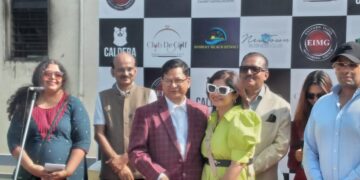  क्लासिक ट्विस्ट के साथ विंटेज कार फिएस्टा की वापसी