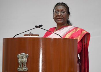 सीएजी की पूरी टीम से एक नियंत्रक और परीक्षक के रूप में योगदान की उम्मीद की जाती है जो देश की विकास यात्रा में साथी और मार्गदर्शक दोनों : राष्ट्रपति