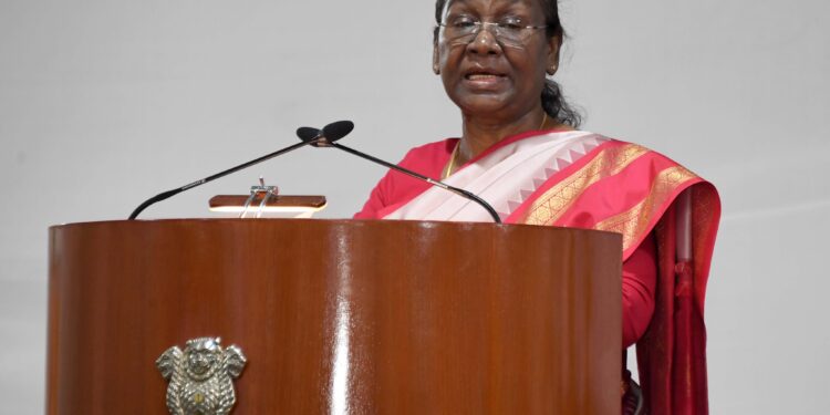 सीएजी की पूरी टीम से एक नियंत्रक और परीक्षक के रूप में योगदान की उम्मीद की जाती है जो देश की विकास यात्रा में साथी और मार्गदर्शक दोनों : राष्ट्रपति