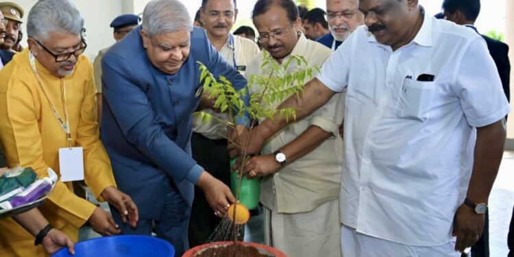 आयुर्वेद आधुनिक जीवनशैली से जुड़ी बीमारियों के लिए किफायती, प्राकृतिक और संपूर्ण समाधान प्रदान करता है : उपराष्ट्रपति