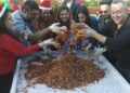 सेरा कैफे ने उत्सव के स्वाद के असाधारण कार्यक्रम के लिए केक मिक्सिंग सीज़न लॉन्च किया!”