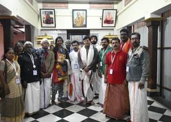 काशी तमिल संगमम चरण II के शिक्षक समूह ने घाटों, सुब्रह्मण्य भारती के आवास और कांची मठ का किया दौरा