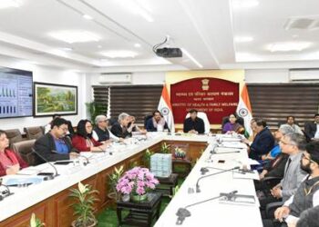 कोविड मामलों को देखते हुए सतर्कता और वायरस के नए और उभरते वेरिएंट के प्रति सचेत रहना महत्वपूर्ण है: डॉ. मांडविया