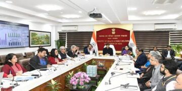 कोविड मामलों को देखते हुए सतर्कता और वायरस के नए और उभरते वेरिएंट के प्रति सचेत रहना महत्वपूर्ण है: डॉ. मांडविया