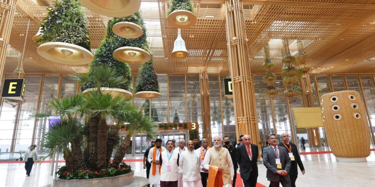 प्रधानमंत्री ने केम्पेगौड़ा अंतरराष्ट्रीय हवाईअड्डे के टर्मिनल 2 के इंटीरियर के लिए वर्ल्ड स्पेशल पुरस्कार जीतने पर बेंगलुरुवासियों को दी बधाई