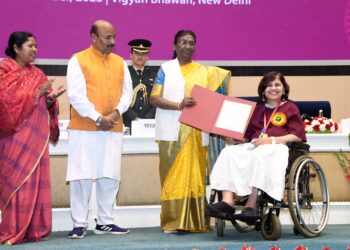 राष्ट्रपति श्रीमती द्रौपदी मुर्मू ने दिव्यांगजन सशक्तिकरण के लिए वर्ष 2023 के राष्ट्रीय पुरस्कार प्रदान किए
