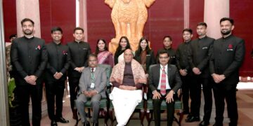 उभरती जरूरतों के अनुरूप खुद को ढालें और राष्ट्र के विकास हेतु रचनात्मकता, ईमानदारी एवं प्रतिबद्धता के साथ हर चुनौती से निपटें: रक्षा मंत्री 