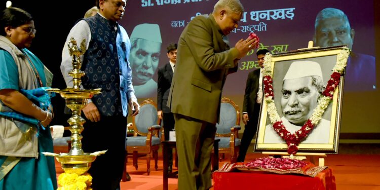 राजकोषीय लाभ के लिए आर्थिक राष्ट्रवाद से समझौता नहीं किया जा सकता : उपराष्ट्रपति