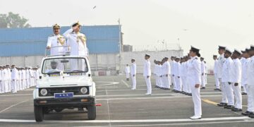 वाइस एडमिरल संजय जे सिंह ने पश्चिमी नौसेना कमान के फ्लैग ऑफिसर कमांडिंग-इन-चीफ का पदभार किया ग्रहण