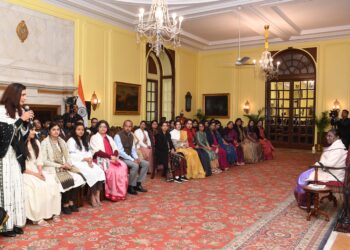 राष्‍ट्रपति ने महिला उद्यमियों से कहा कि आप न केवल एक बिजनेस लीडर हैं, आप परिवर्तन के अग्रदूत हैं