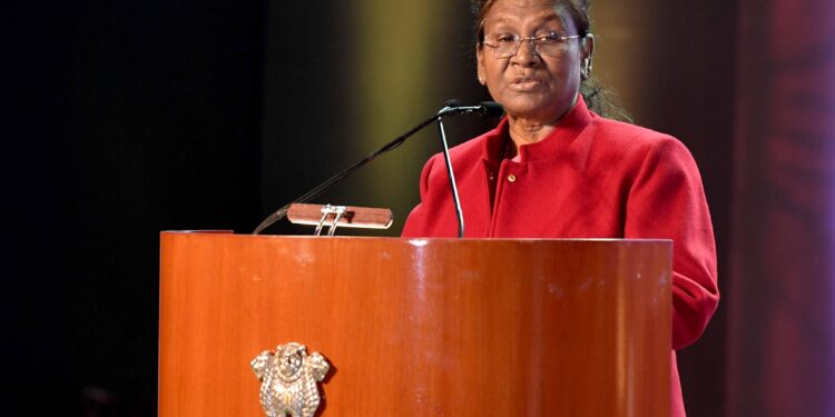 मैं देश के सभी युवाओं से आग्रह करती हूं कि वे भारत को विश्व का सबसे साफ-सुथरा देश बनाने के बड़े लक्ष्य के साथ आगे बढ़ें और स्वर्णिम भारत का निर्माण करें : राष्ट्रपति