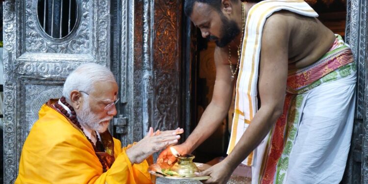प्रधानमंत्री ने तमिलनाडु के अरुलमिगु रामनाथस्वामी मंदिर में की पूजा-अर्चना