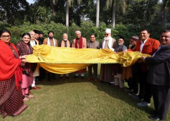 प्रधानमंत्री ने अजमेर शरीफ दरगाह में ख्वाजा मोइनुद्दीन चिश्ती के उर्स के दौरान चढ़ाने के लिए पवित्र चादर भेंट की