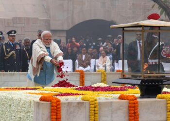 प्रधानमंत्री ने महात्मा गांधी की पुण्य तिथि पर उन्हें श्रद्धा-सुमन अर्पित किए