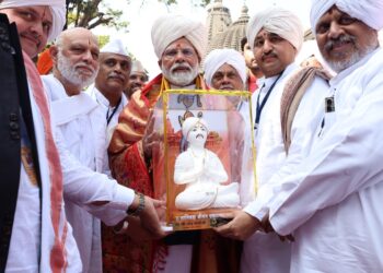 प्रधानमंत्री ने महाराष्ट्र के नासिक स्थित श्री कालाराम मंदिर में दर्शन और पूजा की