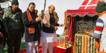 “हम देश की सुरक्षा आवश्यकताओं को ध्यान में रखते हुए सीमावर्ती क्षेत्र के विकास के लिए प्रतिबद्ध हैं”: रक्षा मंत्री