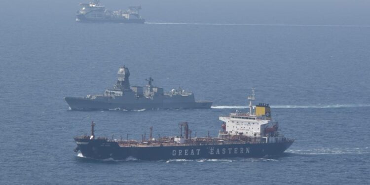 भारतीय नौसेना के पोत उत्तरी/मध्य अरब सागर में मिशन पर तैनात हैं