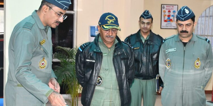 मेंटेनेंस कमांड के कमांडिंग-इन-चीफ एयर ऑफिसर एयर मार्शल विभास पांडे ने वायुसेना के बेस रिपेयर डिपो नजफगढ़ का किया दौरा