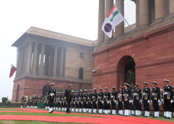 वाइस एडमिरल दिनेश के. त्रिपाठी, एवीएसएम, एनएम ने नौसेना के उप प्रमुख का पदभार संभाला