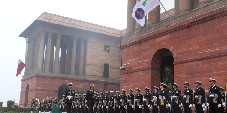 वाइस एडमिरल दिनेश के. त्रिपाठी, एवीएसएम, एनएम ने नौसेना के उप प्रमुख का पदभार संभाला