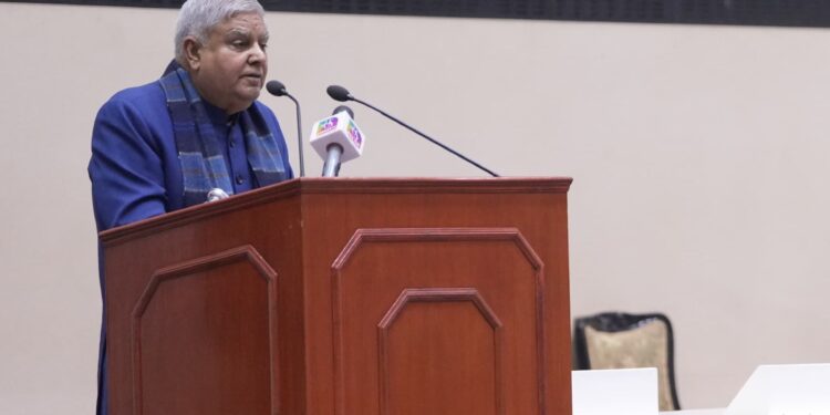 सार्वजनिक क्षेत्र भारतीय अर्थव्यवस्था की रीढ़ है और यह सामाजिक उत्थान में अपना योगदान देता है : उपराष्ट्रपति