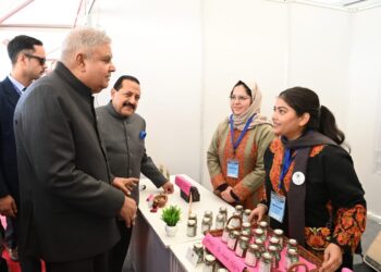 उपराष्ट्रपति ने आज कठुआ में “उत्तर भारत में उभरते स्टार्टअप रुझान” पर बायोटेक स्टार्टअप एक्सपो का किया उद्घाटन