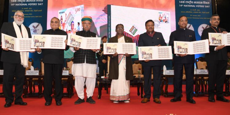 राष्ट्रपति ने 14वें राष्ट्रीय मतदाता दिवस समारोह में भाग लिया