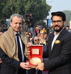 Union Sports Minister Anurag Singh Thakur ने budapest को chess olympiad मशाल सौंपी